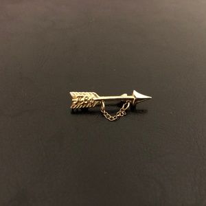 Pi Beta Phi gold arrow pin